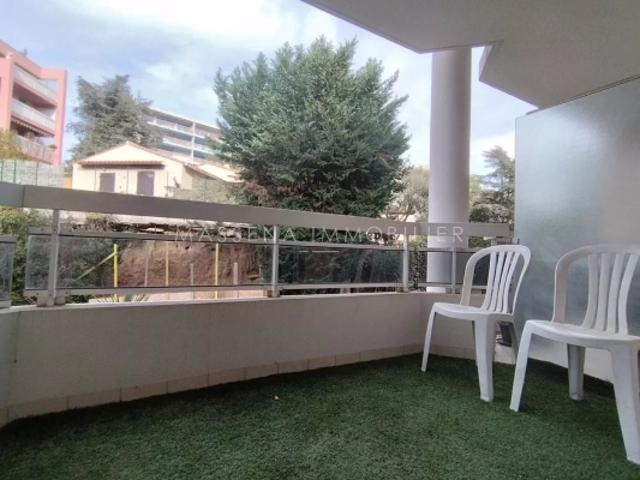 Nice Ste Marguerite Studio rénové avec terrasse et garage