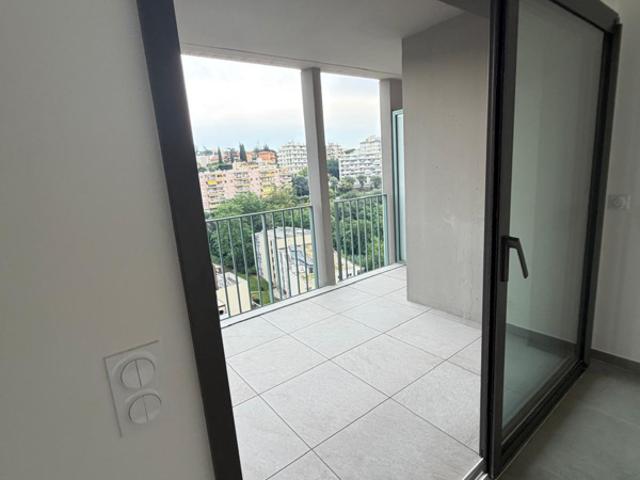 Nice Superbe T2 neuf de 41 m2 en étage élevé