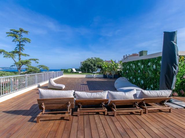 Nice sur le quartier de Fabron, joli Penthouse avec une très. 132m² Nice