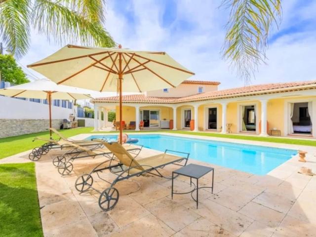 NICE SAINT ANTOINE DE GINESTIERE GRANDE VILLA AVEC PISCINE