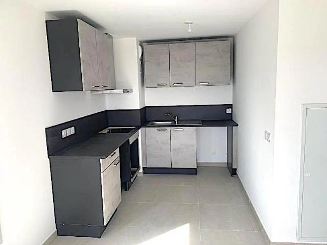 NICE SAINT ISIDORE 2 PIECES DERNIER ETAGE