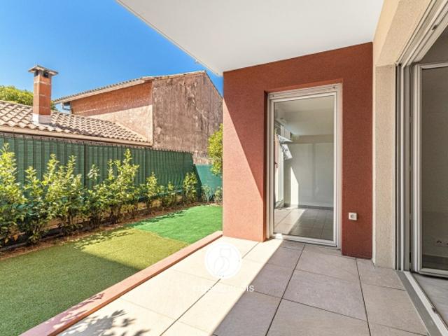 NICE / SAINT ISIDORE: 2 PIÈCES / TERRASSE / JARDIN / PARKING