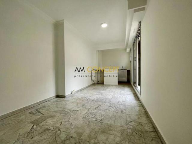 Nice Saint Roch studio terrasse 50m2