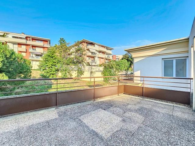 NICE SAINTE MARGUERITE 2P 53 m² dernier étage terrasse et gara