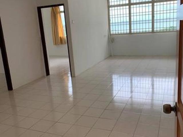 Nice sea viewing apartment along Jalan Tanjung Bungah Penang