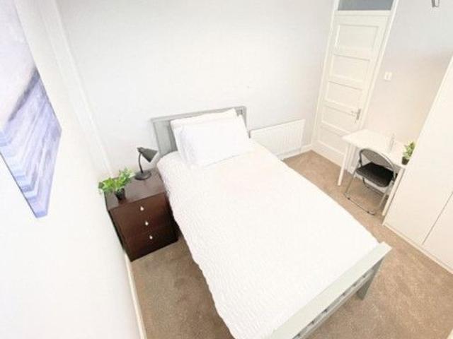 Nice single bedroom near University College Cork