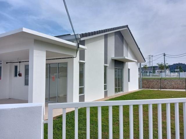 Nice single storey corner lot in tiara Sendayan for sale