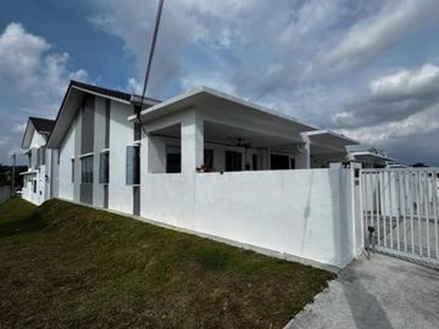 Nice single storey end lot in tiara Sendayan for sale