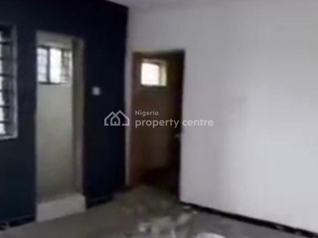 Nice Spacious 2 Bedroom upstairs