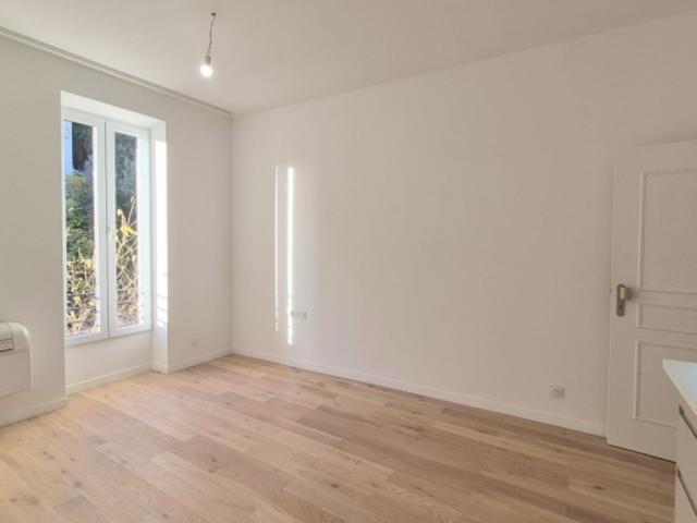 NICE TETE CARREE / NOUVELLE COULEE VERTE APPARTEMENT 2 P 27M² A VENDRE RENOVE LOCATION AUTORISEE PARFAIT POUR INVESTISSEMENT