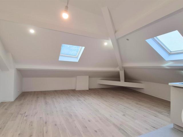 Nice Tete Carree / Nouvelle Coulee Verte: situé en dernie. 12m² Nice