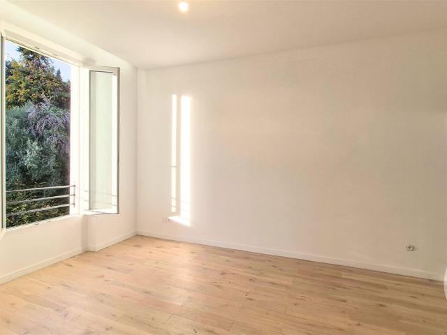 Nice Tete Carree: Situé à la nouvelle Coulée Verte. Très. 32m² Nice