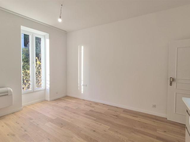 Nice Tete Carree: Situé à nouvelle coulée verte: Très bea. 27m² Nice
