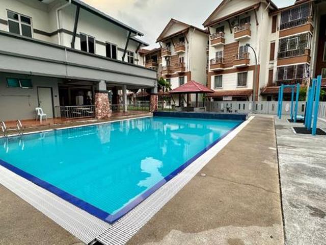 Nice Townhouse nearby Hospital Selayang FOR SALE