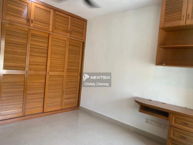 Nice Unit and Gated and Guarded 3 Storey Terrace in Balakong