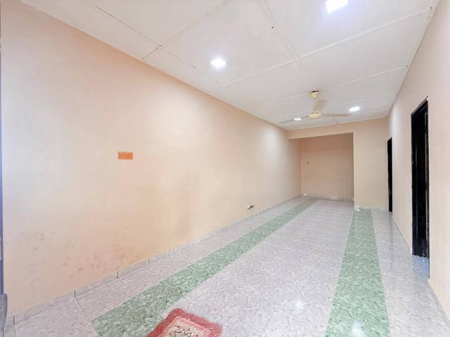 Nice unit at Taman Pulai Indah