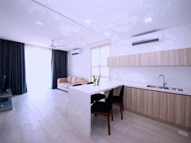 Nice Unit Sky Park Residence 2 Room near UM MRT Station Dpulze