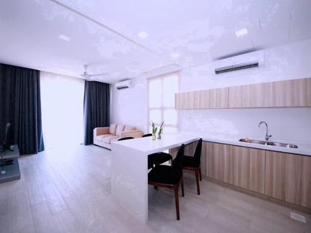 Nice Unit Sky Park Residence 2 Room near UM MRT Station Dpulze
