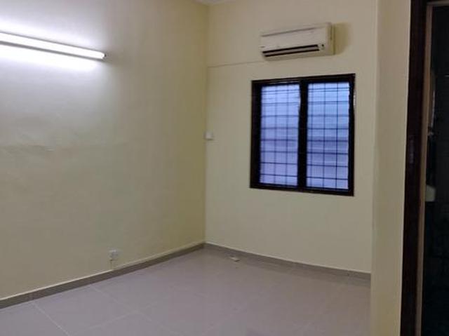 Nice Unit Subang SS191 double storey