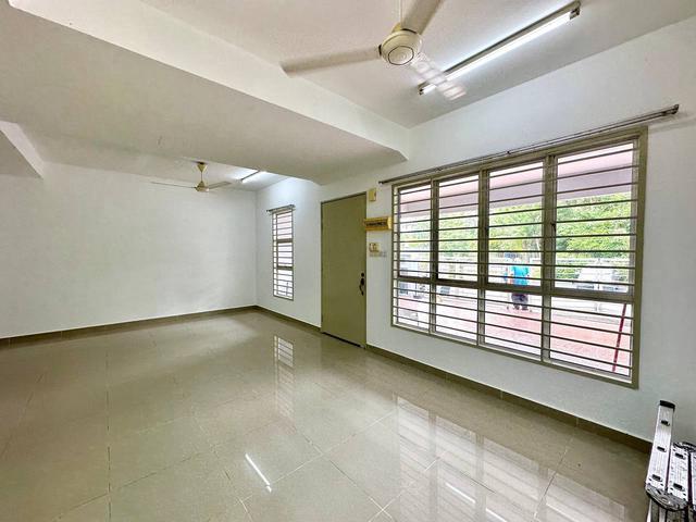 Nice Unit Taman Saga Emas Kajang Double Storey Terrace House