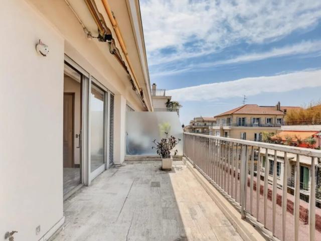Nice Victor Hugo Trois Pièces Etage élevé Terrasse A Rén. 73m² Nice