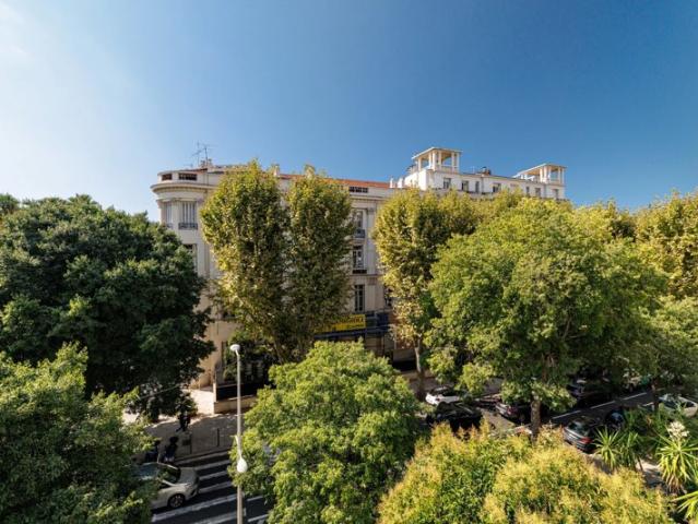 Nice Victor Hugo Trois Pièces Etage élevé Balcon