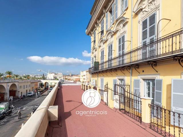Nice / Vieux Nice Cours Saleya: 4 pièces Rénové Matériaux Luxueux