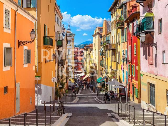 Nice – Vieux Nice: Appartement d’angle 3 pièces lumineux au. 42m² Nice