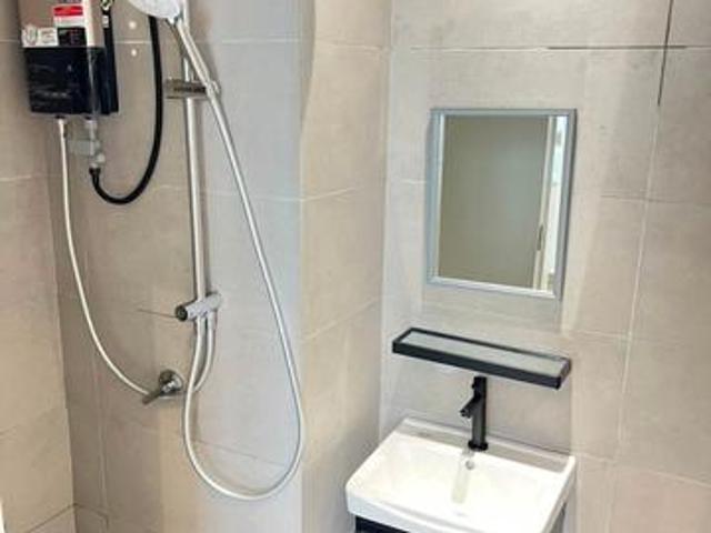 NICE VIEWSuper Deal Good Condition Unit at 168 selaya for RE
