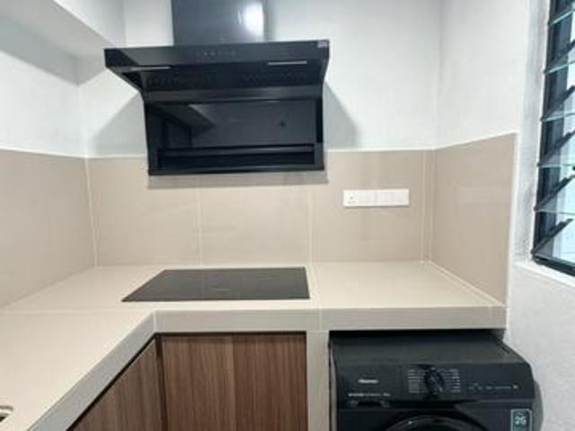 NICE VIEWSuper Deal Good Condition Unit at MAX RESIDE for RE