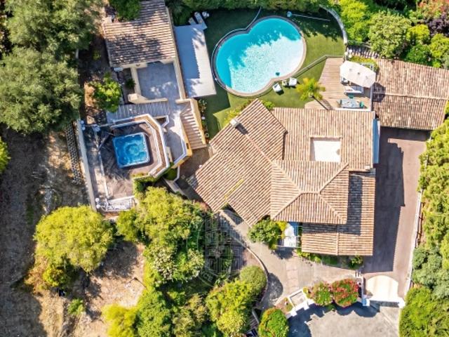 NICE Villa sécurisée sur les hauteurs niçoises avec piscine, cinéma, hammam, salle de sport et spa