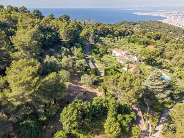 Nice Vinaigrier Maison et dépendance à rénover sur terrain plat de 4.800 m² avec vue mer