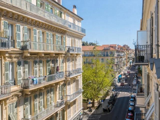 NICE WILSON APPARTEMENT 6 PIECES DE 126 M² A VENDRE DERNIER ETAGE TRAVERSANT BEAUX VOLUMES LUMINEUX A RENOVER