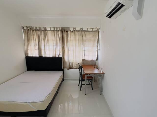 Nice windy common room available immediately