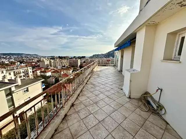 Nice 06000 Achat / Vente appartement 2 pièces t2 au dernier étage