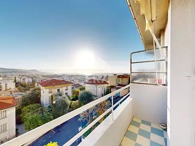 Nice 06000 Achat / Vente appartement 2 pièces t2 au dernier étage cave