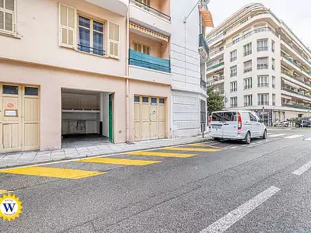 Nice 06000 Location parking