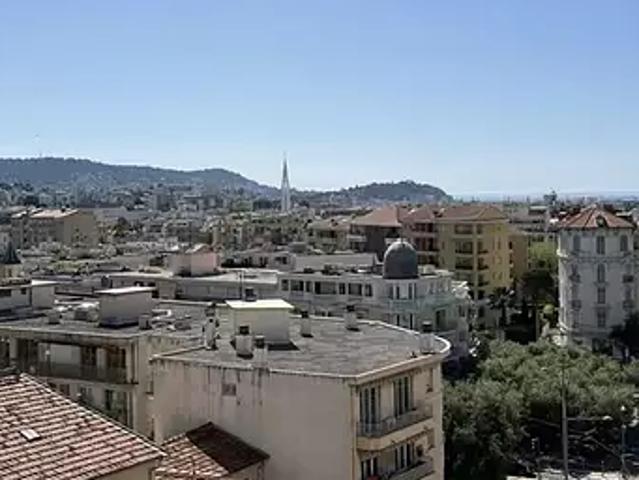 Nice 06100 Achat / Vente appartement 2 pièces t2 au dernier étage
