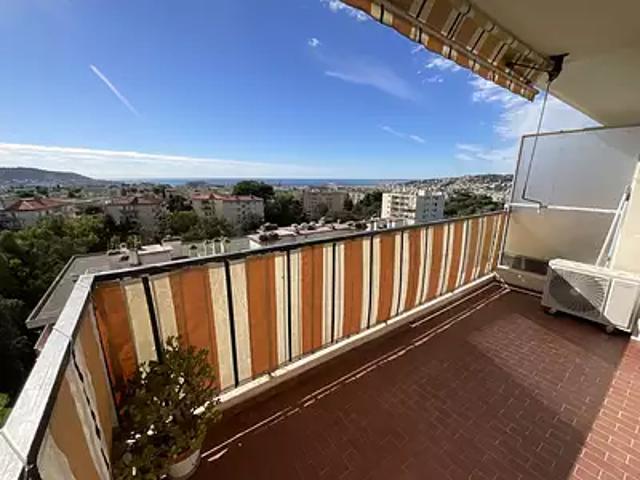 Nice 06100 Location appartement 3 pièces t3 au dernier étage