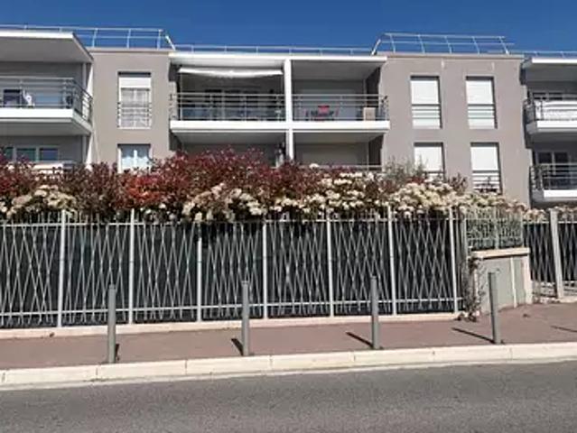 Nice 06100 Location appartement 3 pièces t3 piscine
