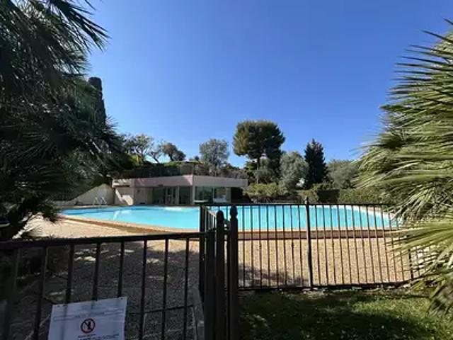 Nice 06200 Achat / Vente appartement 3 pièces t3 au dernier étage piscine