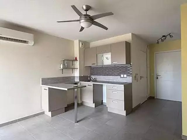 Nice 06300 Achat / Vente appartement 1 pièce t1 au dernier étage terrasse