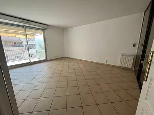 Nice 06300 Location appartement 2 pièces t2 au dernier étage terrasse