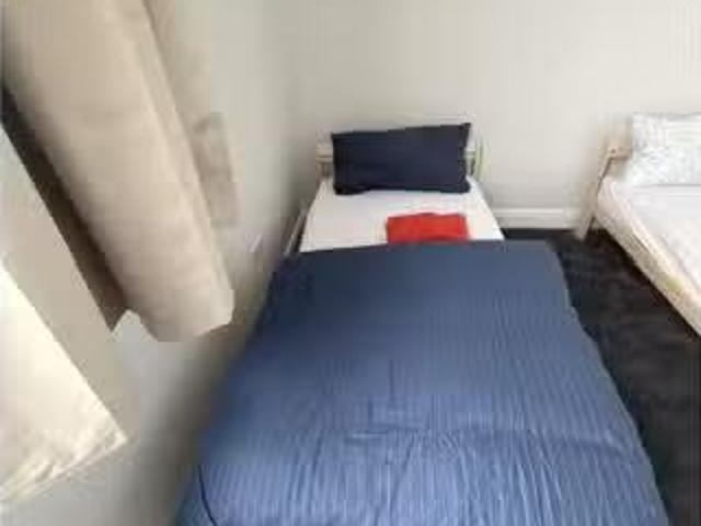 Unique 1 BR Bed in shared twin room in a 7 bedroom apartment f.