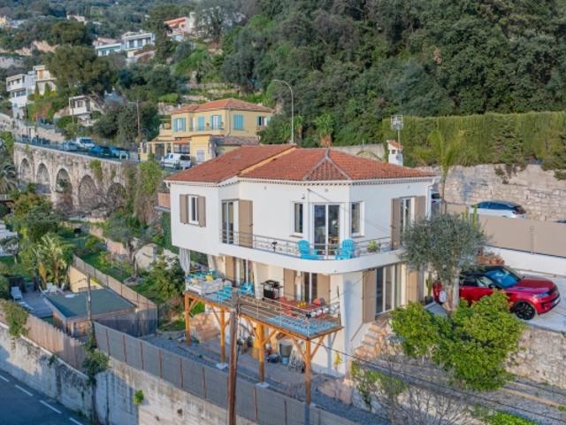 NICE 2 CORNICHES – MAISON RÉNOVÉE 2025 – VUE MER & VILLE – TERRASSES – JARDIN – STATIONNEMENTS