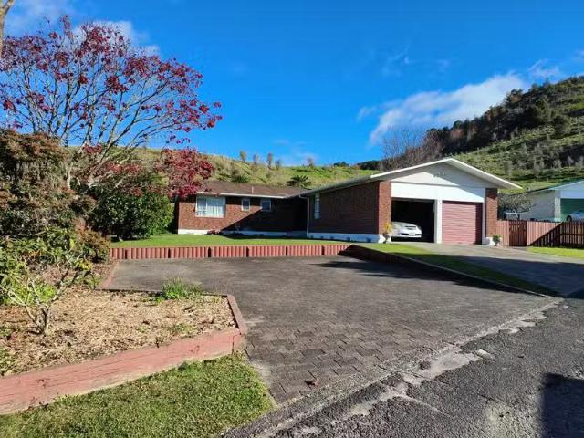 Rental! 2 BA Large modern 4 bedroom home – First National Real.