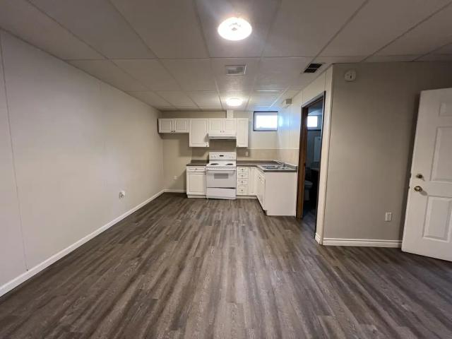 Nice 2 bedrooms basement in Windsor Park, Close to University