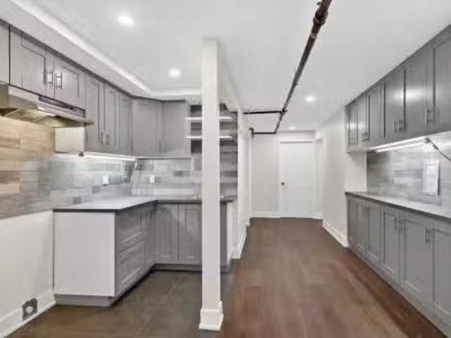 Nice 2 BR 1425Z Rue Montcalm, Montréal Ville Marie, QC, H2L.
