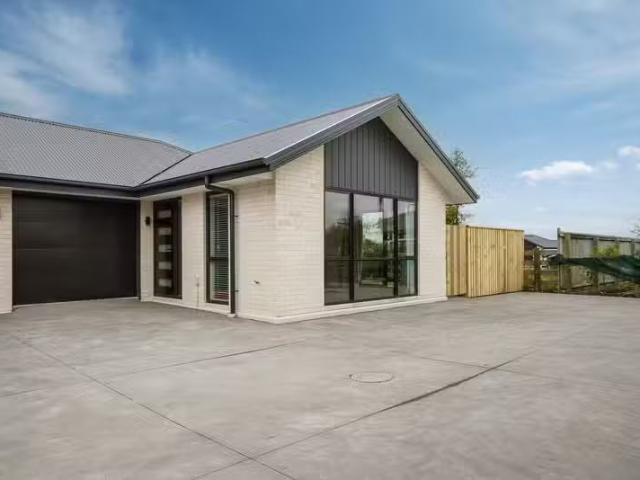 Charming 2 BR 171c Brookside Road, Rolleston, NZ 7614 House.