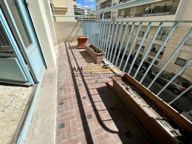 NICE 2 pièces terrasse à rénover